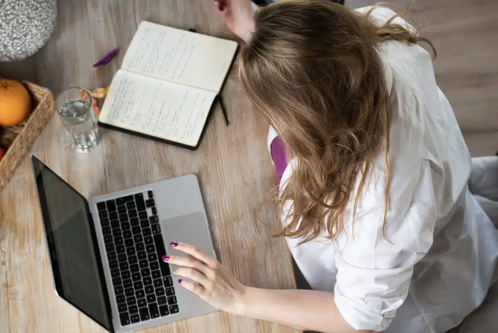 Fără un site când rețelele sociale pică, afacerea ta pierde bani bianca ionel site de prezentare